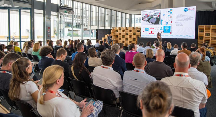 Industry leaders presented on HP's newest digital offerings and industry trends.